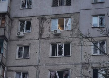 Ворог вдарив дронами по багатоповерхівці у Запоріжжі: 10 поранених