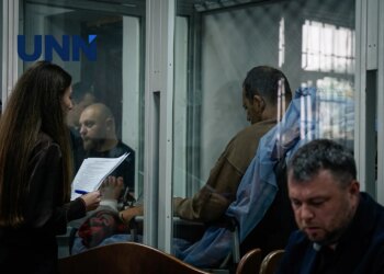 Водій, який в’їхав у перехід і спричинив загибель чотирьох людей, прибув до зали суду в інвалідному візку