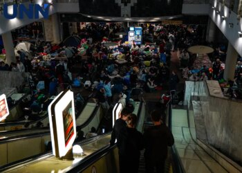 Комбінована атака на Київ: жителі столиці масово спускаються в метро
