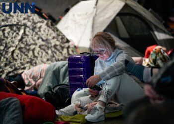 Метрополітен та КМДА пояснили українцям, чи можна під час тривог приносити матраци й намети у підземку