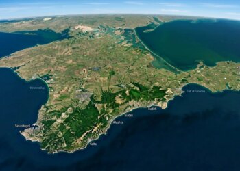 Після атак без світла залишилася майже половина окупованого Криму