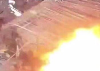 Спалено вщент: військові показали ефектне знищення ворожої техніки на Вовчанському напрямку