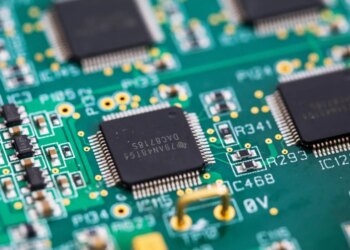 Apple і Microsoft підвищують ціни через дефіцит чипів – криза може тривати до 2028 року – Bloomberg