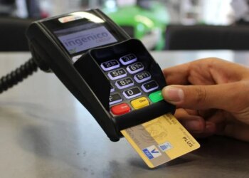 Через спеку та проблеми зі світлом у роботі Ощадбанку стався масштабний збій