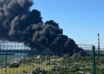 Половина Крыма без света: на полуострове горит ТЭЦ после удара дронов