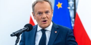 Прем’єр-міністра Польщі принизили відмовою Зеленського взяти участь в URC 2026, вважають у Навроцького