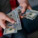 Долар по 51 та “мінімалка” понад 11 тисяч: Кабмін розробив два сценарії для України