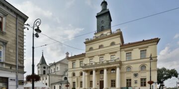З будівлі люблінської ратуші зняли український прапор – ЗМІ