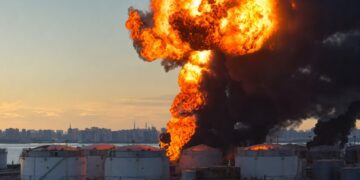 Дроны попали в нефтяной терминал Петербурга в день старта форума Путина