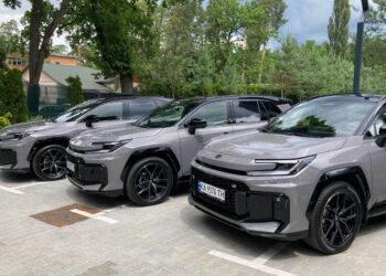 Toyota в Україні презентувала новий RAV4 та одразу три електромобілі