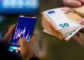 Долар утримує високі позиції: актуальні курси банків та обмінників 4 червня