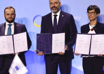 Кулеба підписав на URC 2026 меморандум про запуск ініціативи з безпеки та сполучності між Україною, ЄК та ЄІБ