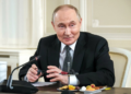 Путин надувает щеки, а бюджетный дефицит РФ вырос вдвое