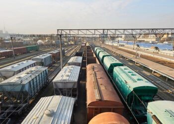 Дефіцит та загроза для відбудови: бізнес закликав уряд не списувати вагони за віком