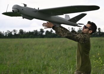 У Китаї розробили фарбу, яка “приховує” дрони від радарів: як вона працює