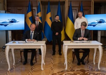 Україна та Швеція уклали угоду про закупівлю 16 винищувачів Gripen