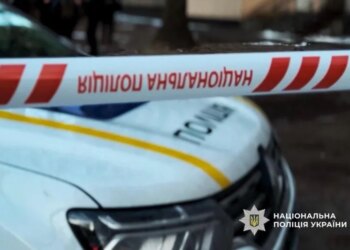 У Києві поліцейських поранило вибухом після погроз чоловіка у СЗЧ гранатою, він помер у лікарні – поліція
