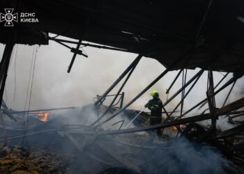 Ворожим ударом по Києву пошкоджено 42 трамвайні вагони, є зміни в русі