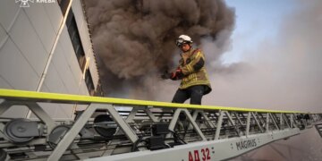 У Києві ліквідували пожежі після атаки рф – показали наслідки