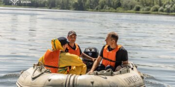 ДСНС завершила очищення озера Кирилівського після російського удару по Києву