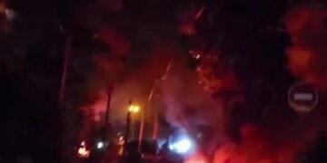 Київ оговтується після балістичної атаки, у п'яти районах пожежі та руйнування, є постраждалі