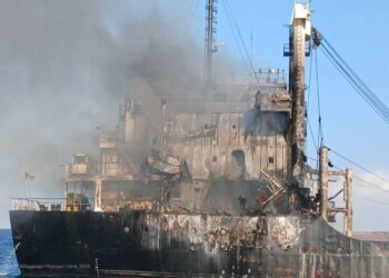 рф вдарила ракетами по суховантажу з зерном біля Одеси: п'ять людей загинули, доля ще п'яти невідома – ВМС