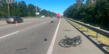 Напідпитку на смерть збив підлітка-велосипедиста і влетів у навчальне авто: у Києві водій BMW отримав підозру