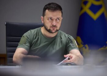 Оточення путіна сигналізує Україні, що тільки він є причиною того, що війна почалась і не закінчується – Зеленський