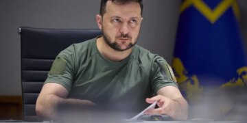 Оточення путіна сигналізує Україні, що тільки він є причиною того, що війна почалась і не закінчується – Зеленський