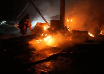У Запоріжжі через російську атаку пошкоджено торговельний центр, є постраждалі – ОВА