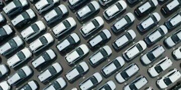 Електромобілі вперше випередили бензинові авто за реєстраціями в ЄС у червні 2026