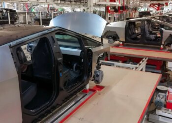 Tesla подала позов до постачальника Cybertruck, який фактично заблокував виробництво