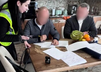 Екснардепа судитимуть за самовільне зайняття землі та будівництво на березі Дніпра