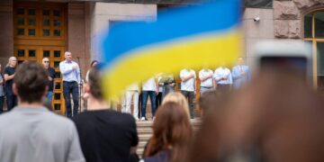 У Києві вшанували історичне підняття українського прапора