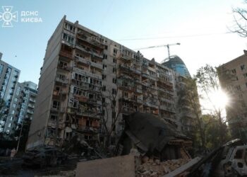 Россия нанесла массированный удар по Киеву: 13 погибших и десятки раненых