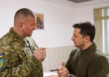 Зеленский пытался отговорить Залужного от участия в выборах: СМИ об итогах встречи
