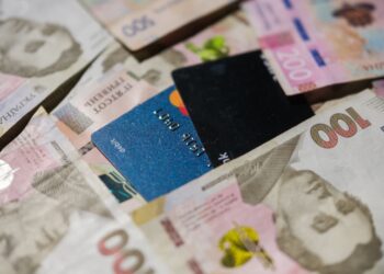 В Україні запрацювали нові правила отримання банківських карток: що змінилося