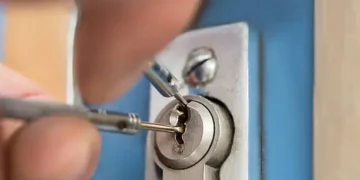 Аварійне відкриття дверей – коли потрібна допомога професіоналів і як діяти правильно