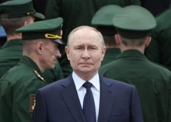 Путін кидає майже половину бюджету РФ на війну проти України, – ГУР