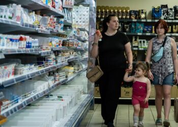 Ціни на продукти пішли на спад: що найбільше подешевшало в Україні за червень