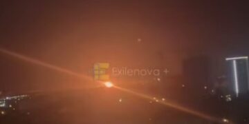 Зеленский: СБУ уничтожила российский Ту-95 в Энгельсе за 800 километров от границы