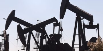 Нафта дорожчає через нове загострення між США та Іраном