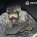 Чоловік у Києві стрибнув у смолу, щоб пограбувати супермаркет, його відмивали 5 годин