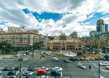 Більше не доведеться спускатися у "Метроград" – у Києві на Бессарабській площі облаштують шість нових наземних переходів
