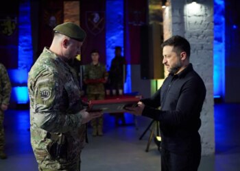 Зеленський вручив орден "Золота Зірка" Героя України Білецькому