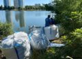 У Києві триває очищення на озері Кирилівське після атак рф – забруднення зменшили у десятки разів