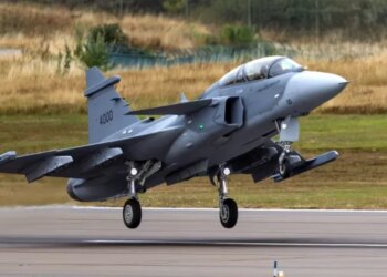 Saab вперше підняла у повітря двомісний Gripen F – чому ця версія важлива для України