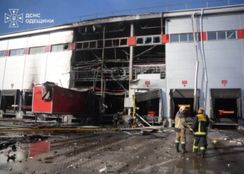 росія вдарила по терміналу "Нової пошти" на Одещині