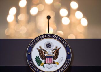 У Держдепі США закликали громадян утриматися від відвідування України через війну та обстріли
