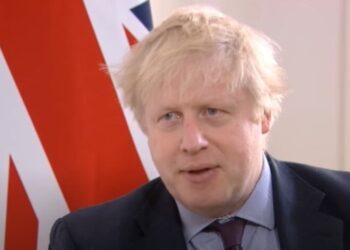 Джонсон объяснил, почему успехи Украины не останавливают Путина: “Россия давит и давит”